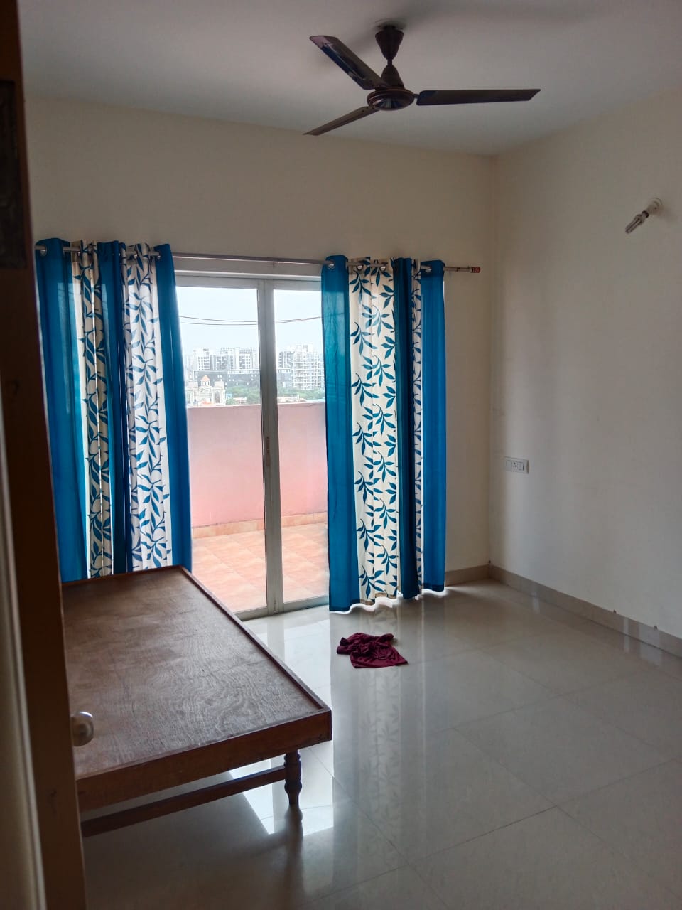 Semi furnished 2BHK in Wakad for sell
