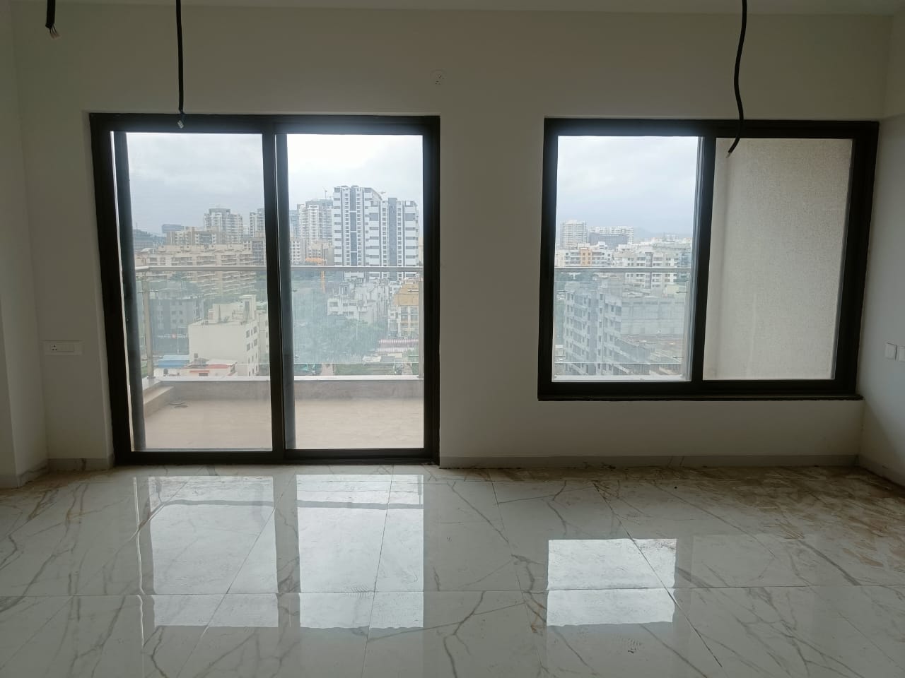 Big size 4BHK unfurnished flat for sell in Balewadi