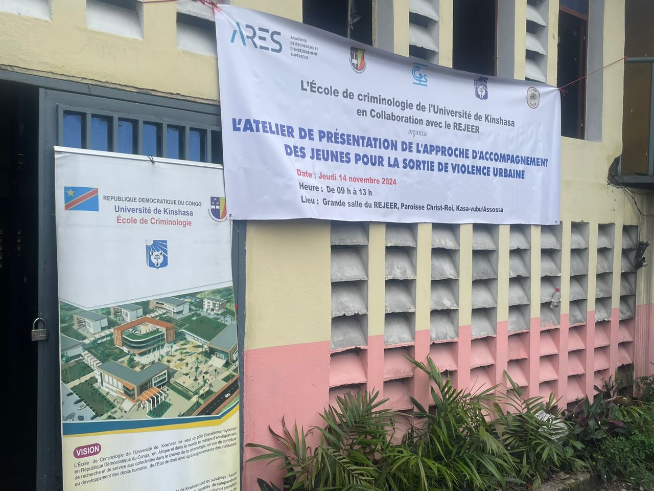 Kinshasa : Le professeur Raoul Kienge-Kienge présente une approche innovante pour sortir les jeunes de la violence urbaine.