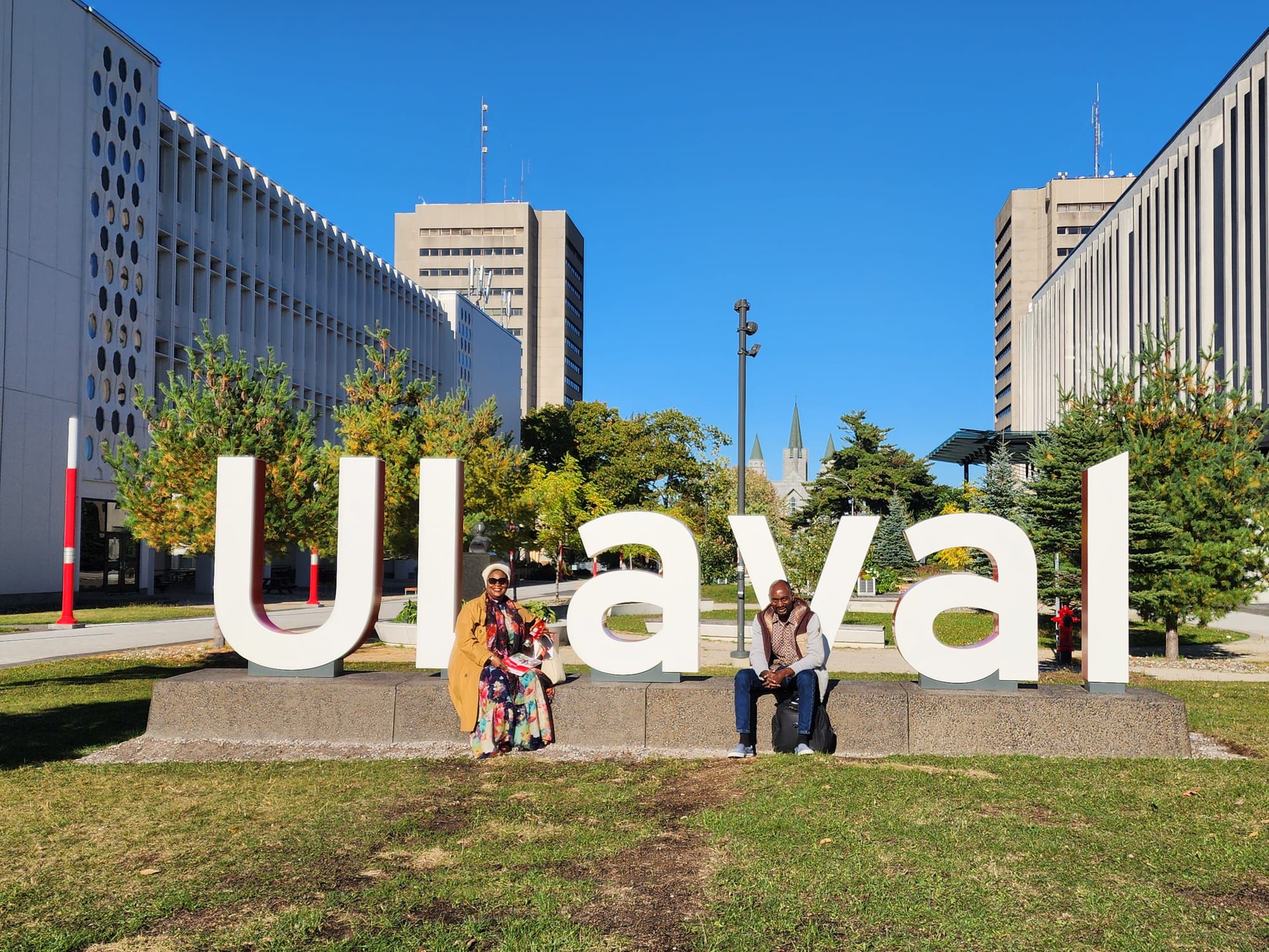 Professeure Angela EKOFO et son Ancien apprenant : Une rencontre au Canada qui illustre le succès international de l'Ecrimino