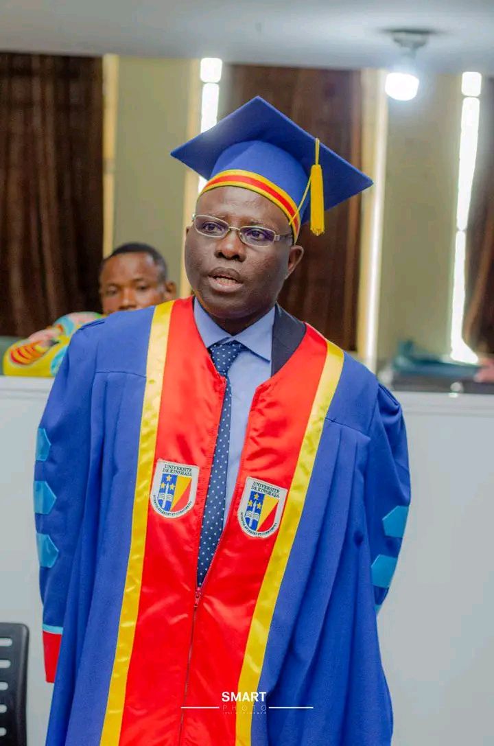 L'excellence et la rigueur du Professeur Raoul Kienge-Kienge au service de l'internationalisation de l'Université de Kinshasa