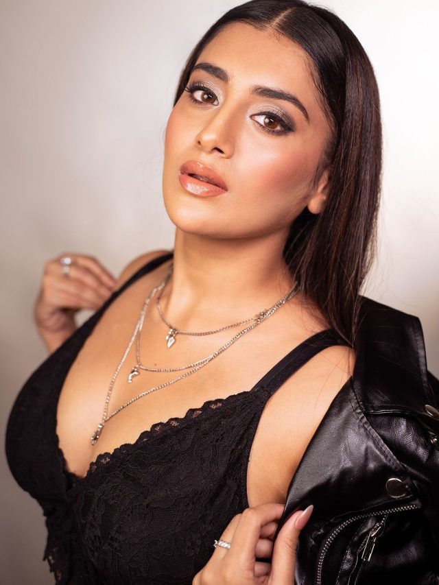 Rashi Singh Outstanding Stills in Black Outfit