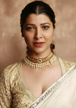 Tejaswini Pandit image