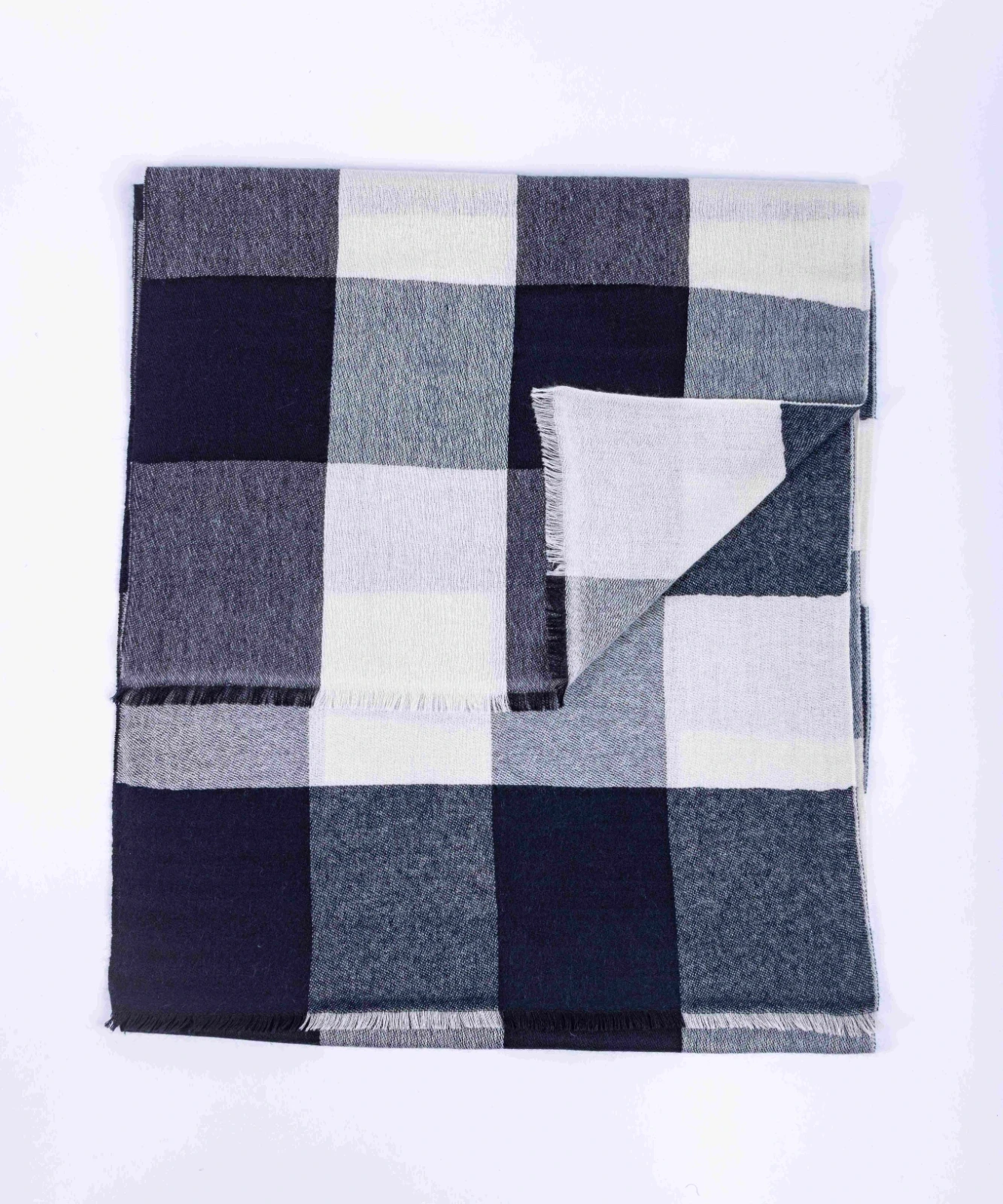WD26 - Plaid Big Scarf detail view