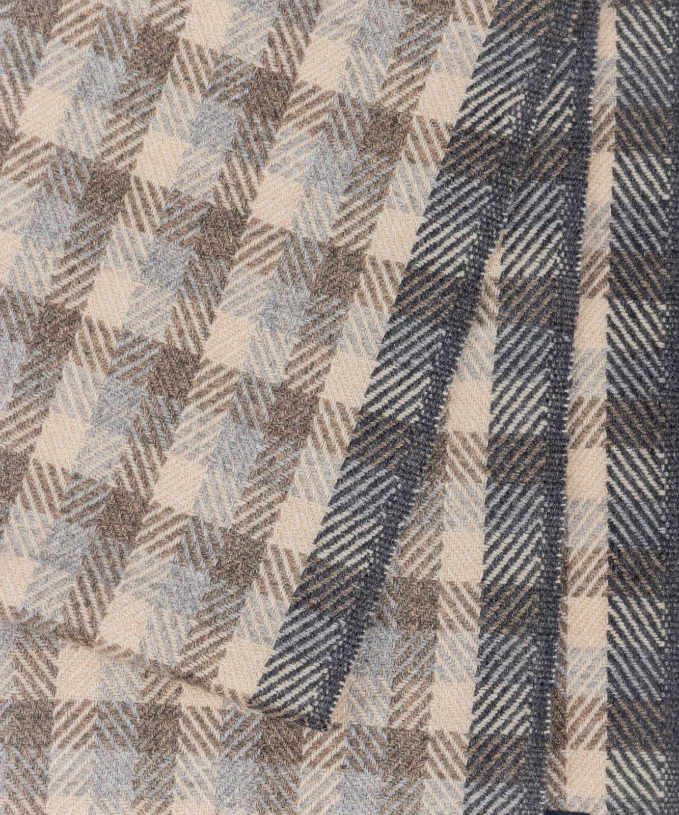  WD36 - Tartan  Scarf detail view