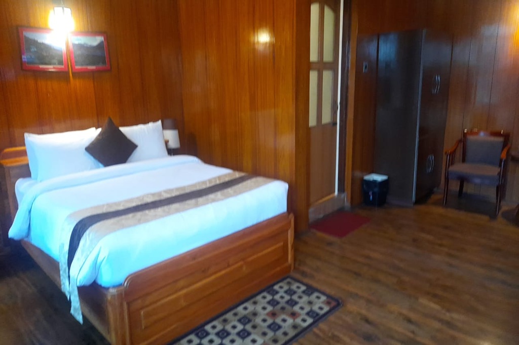 DELUXE VIEW ROOM thumb