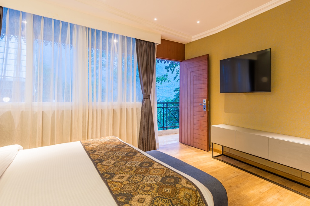 PREMIUM VALLEY VIEW ROOM thumb