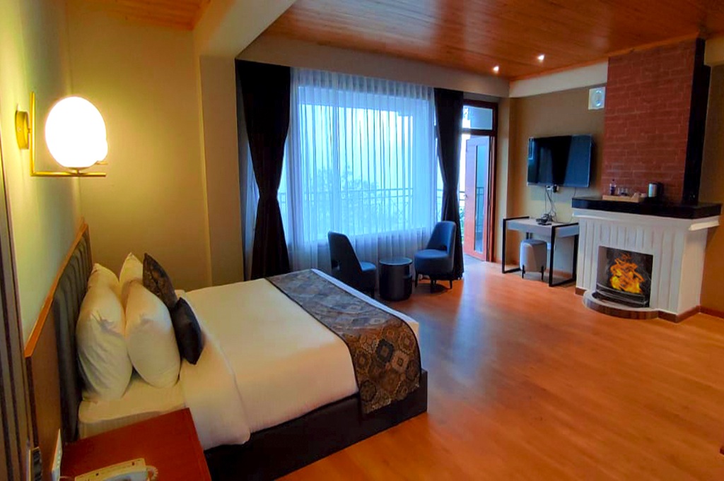 LUXURY ROOM WITH BALCONY & FIREPLACE thumb