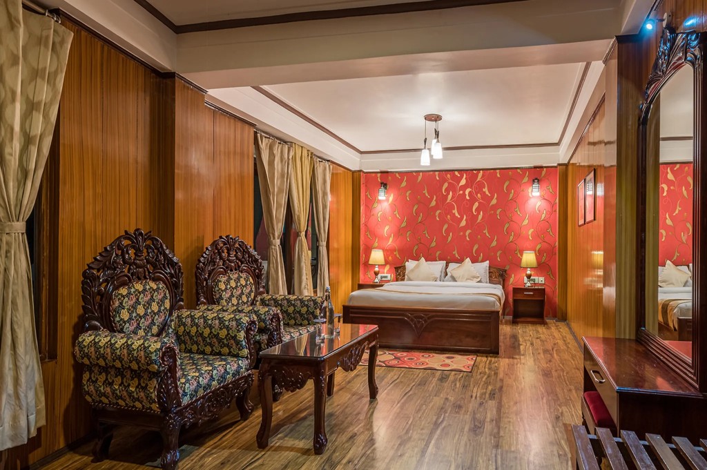 DELUXE ROOM thumb