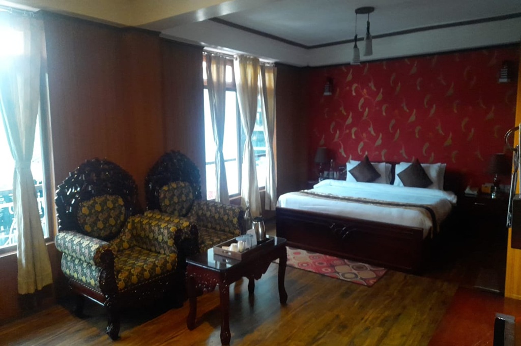 DELUXE ROOM thumb