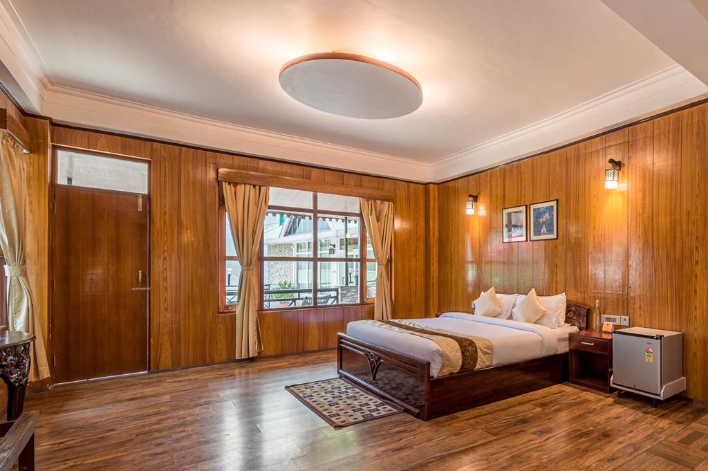 DELUXE VIEW ROOM thumb