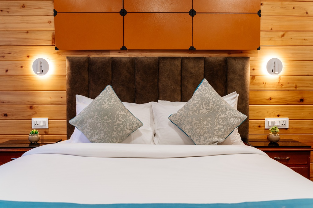 DELUXE ROOM thumb