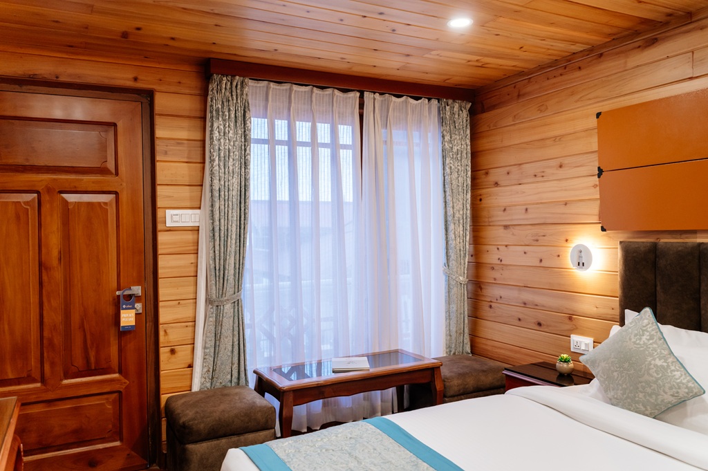 DELUXE ROOM thumb