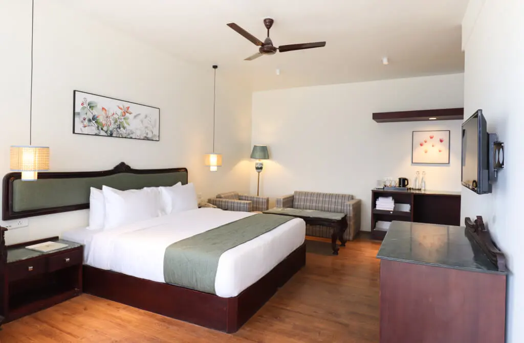 PREMIUM ROAD VIEW ROOM