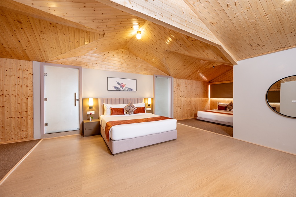 FAMILY DUPLEX ROOM WITH BATHTUB thumb