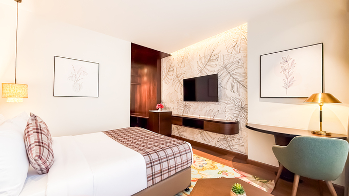 PREMIUM PLUS VIEW ROOM WITH STANDING BALCONY thumb
