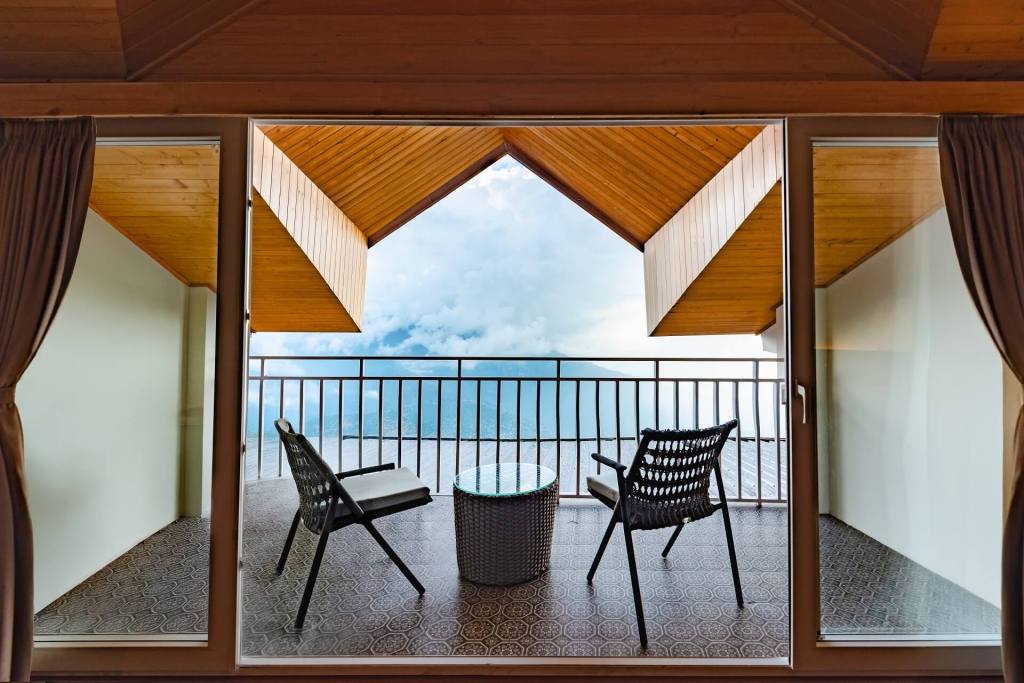  LUXURY FAMILY ATTIC VIEW ROOM WITH BALCONY
