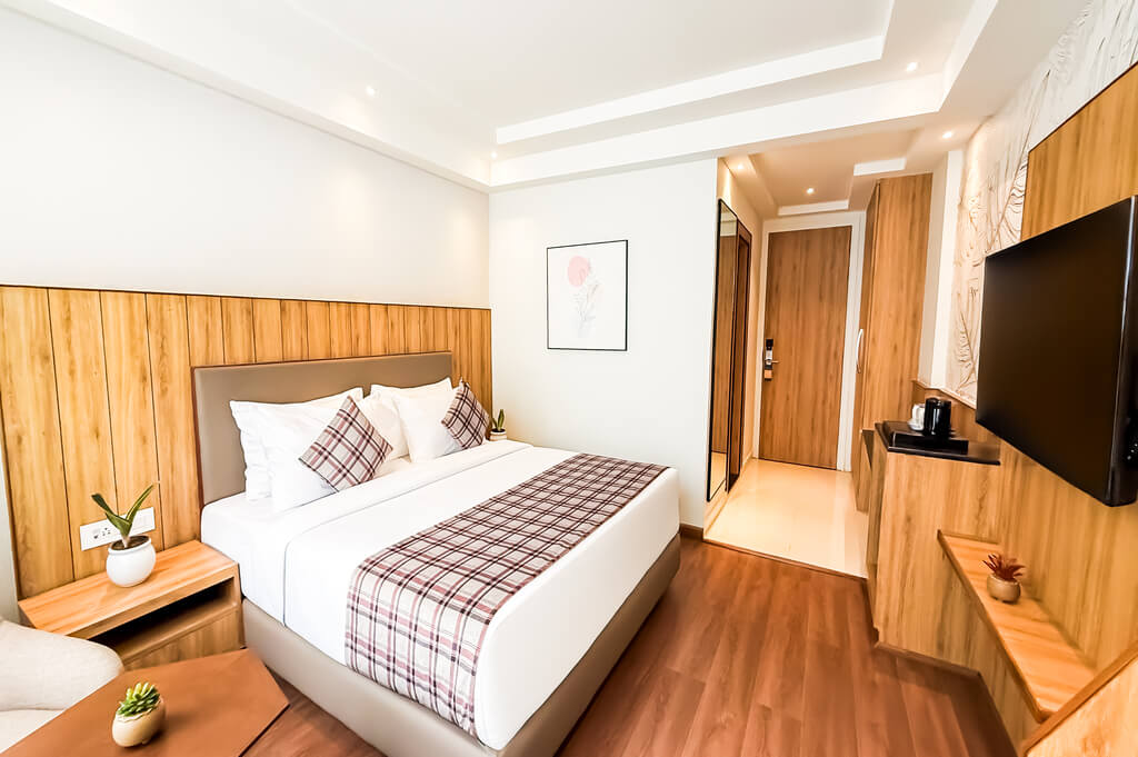 PREMIUM ROAD VIEW ROOM