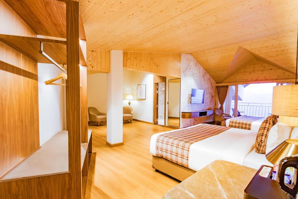 LUXURY FAMILY ATTIC VIEW ROOM WITH BALCONY thumb