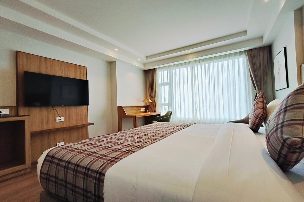 PREMIUM VIEW ROOM thumb