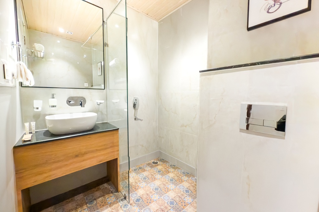 PREMIUM PLUS VALLEY VIEW ROOM thumb