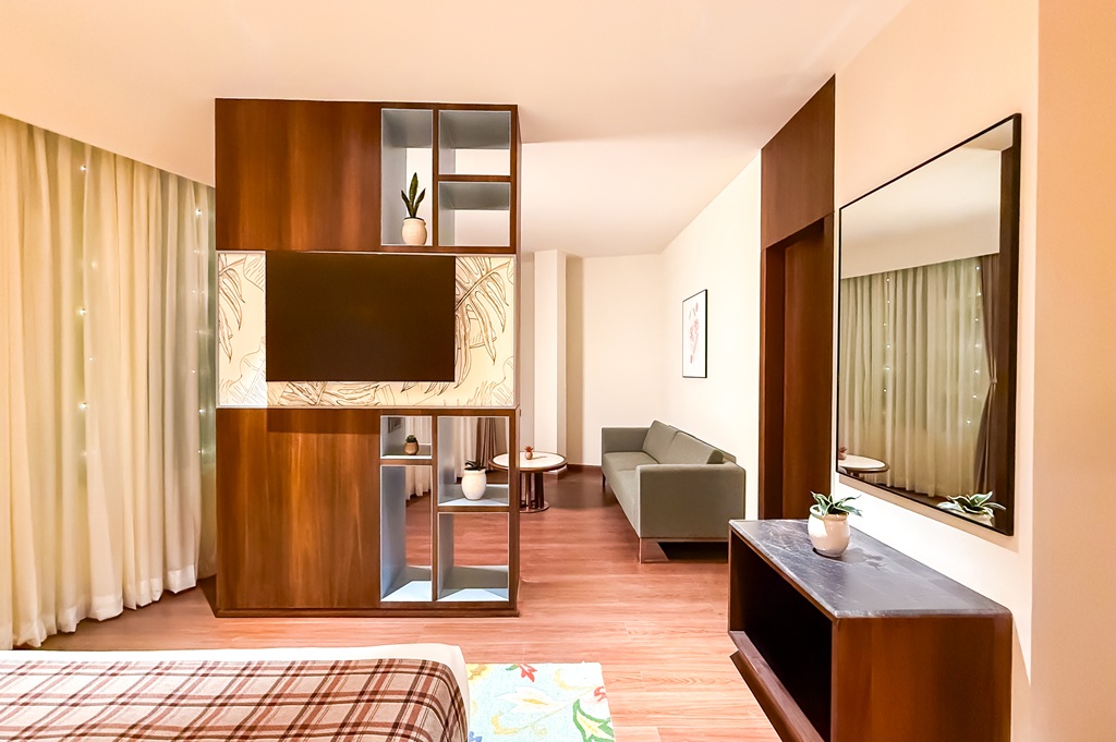  PREMIUM SUITE ROOM ROAD VIEW thumb
