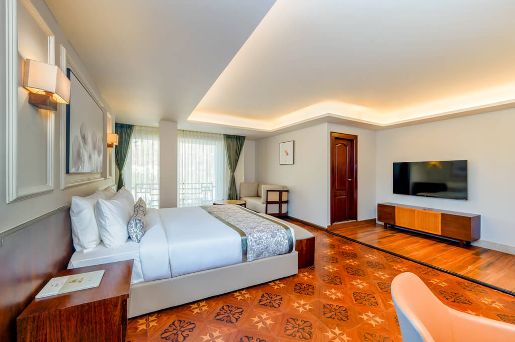  LUXURY PLUS VIEW ROOM WITH BALCONY thumb