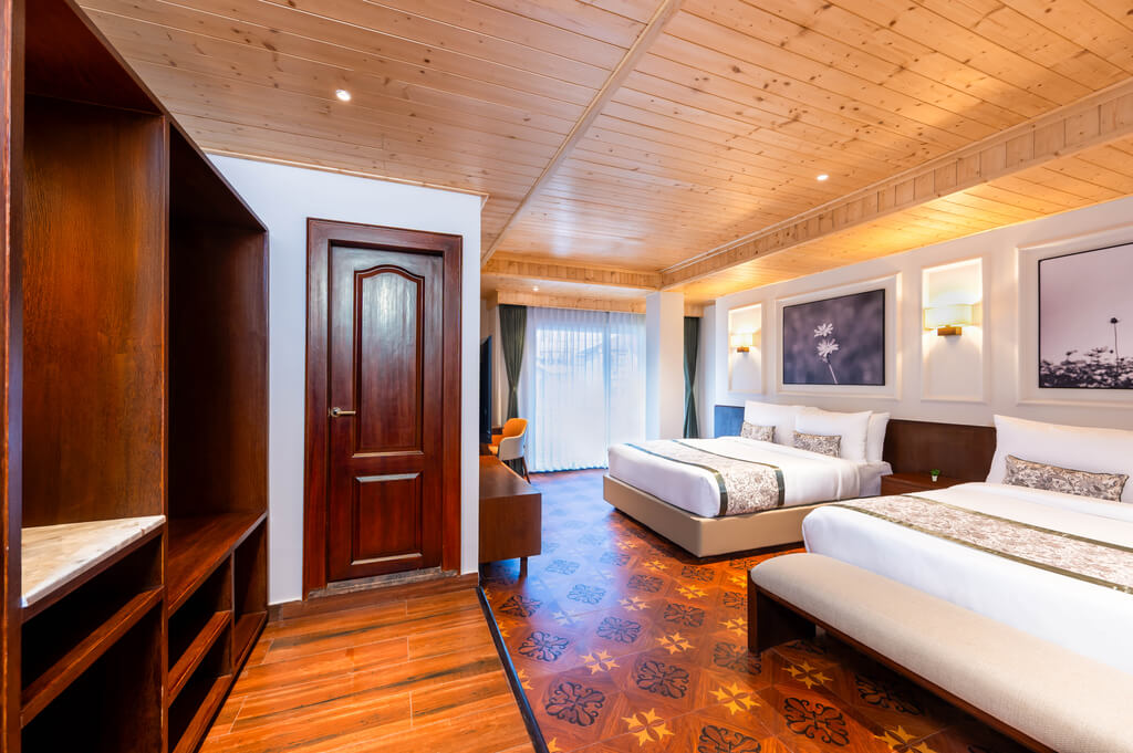 FAMILY PARTIAL VIEW ROOM