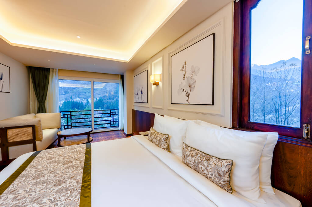  LUXURY VIEW ROOM WITH BALCONY thumb