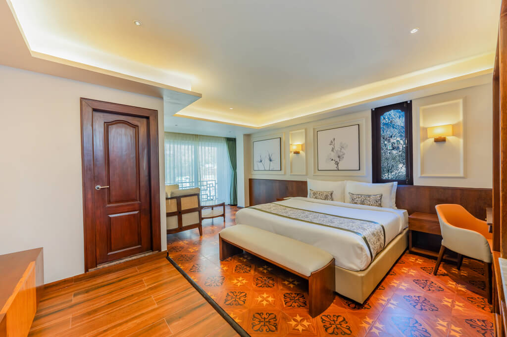  LUXURY VIEW ROOM WITH BALCONY