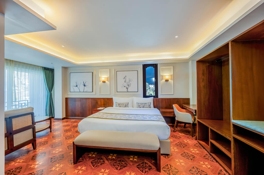  LUXURY VIEW ROOM WITH BALCONY thumb