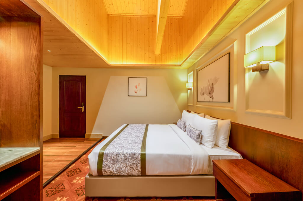 LUXURY PARTIAL VIEW ROOM