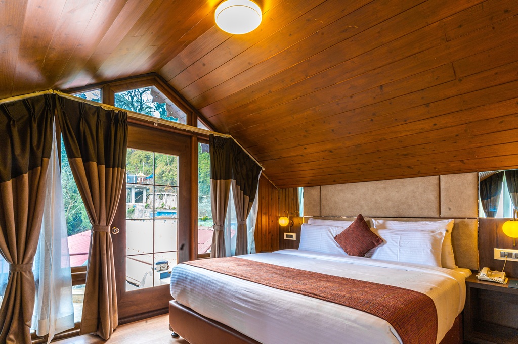 ATTIC ROOM WITH BALCONY thumb