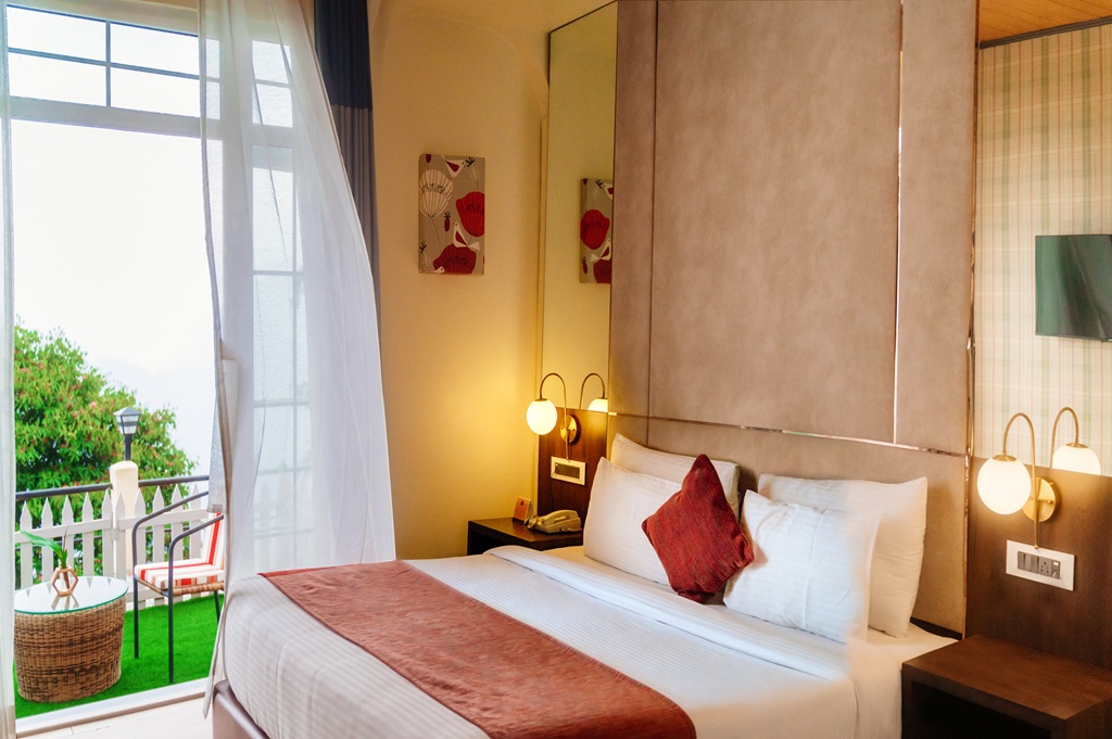 PREMIUM VIEW ROOM WITH LAWN