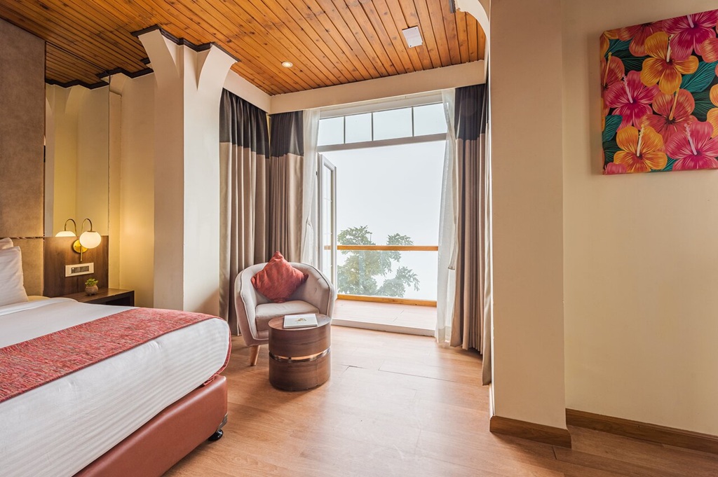 PREMIUM VIEW ROOM WITH BALCONY thumb