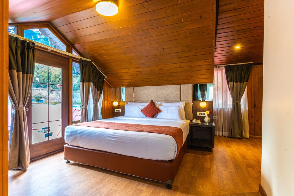 ATTIC ROOM WITH BALCONY thumb