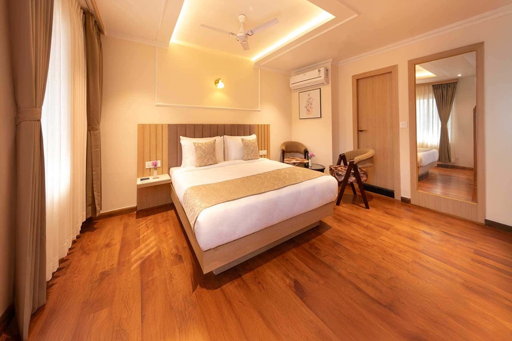 DELUXE VIEW ROOM thumb