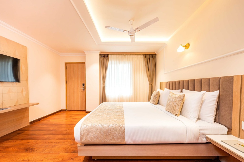 DELUXE VIEW ROOM thumb