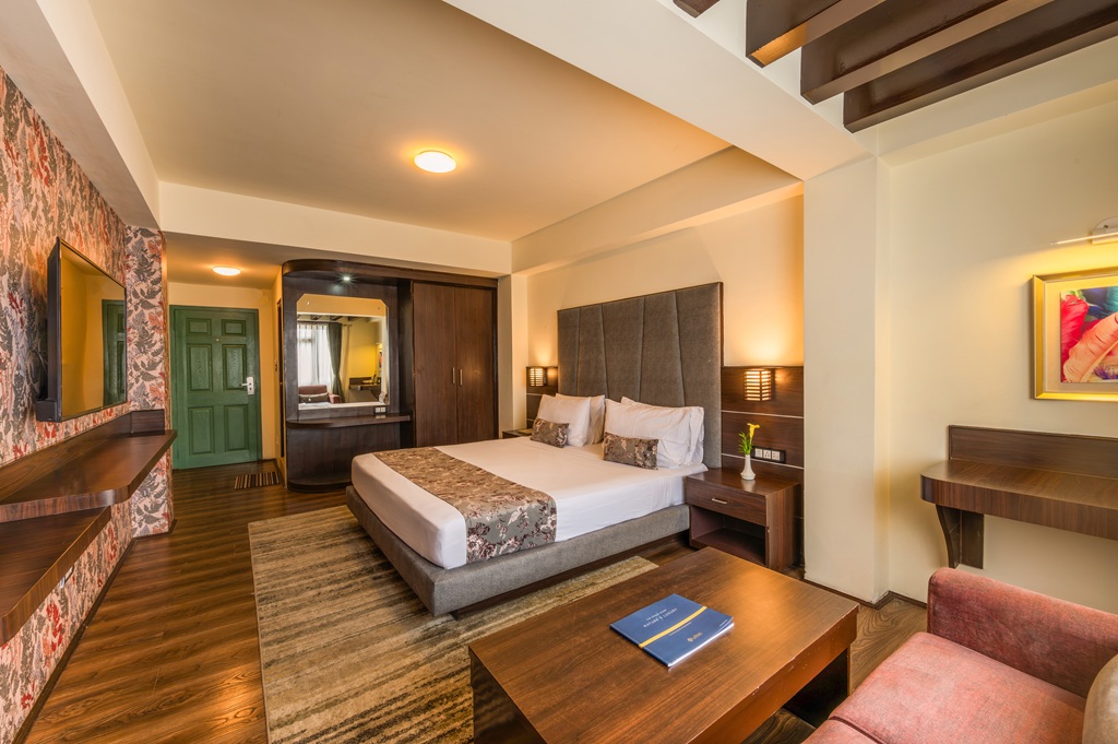 LUXURY ROOM WITH BALCONY