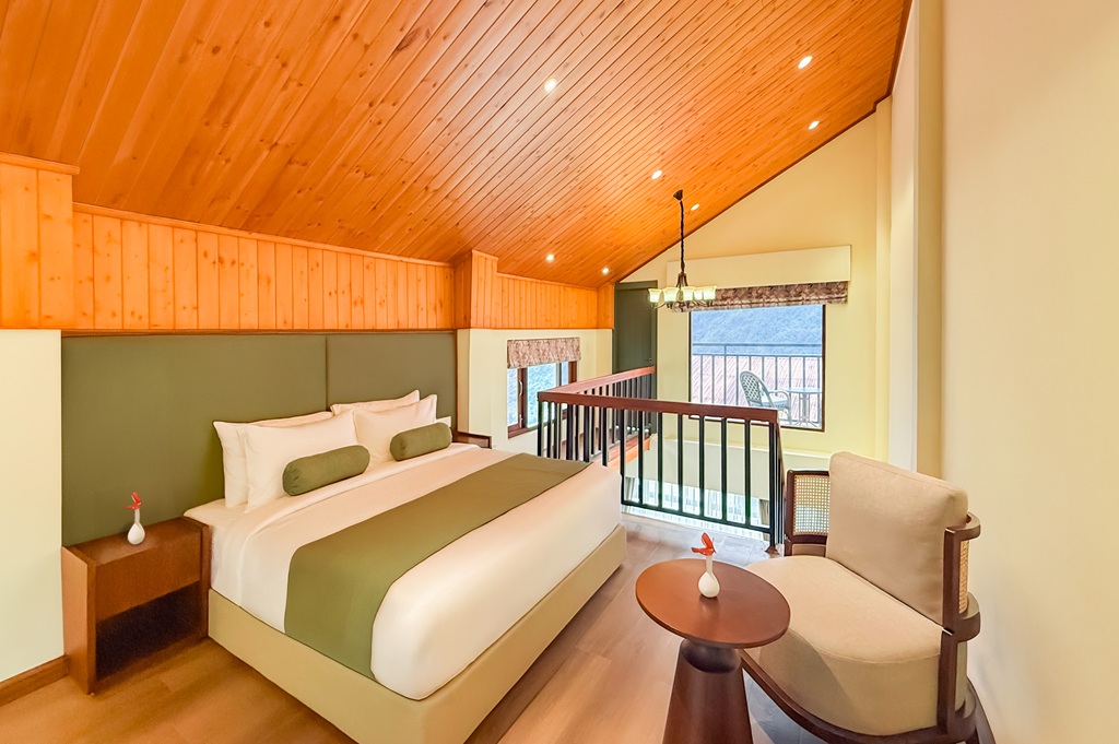 FAMILY DUPLEX VIEW ROOM WITH BALCONY thumb