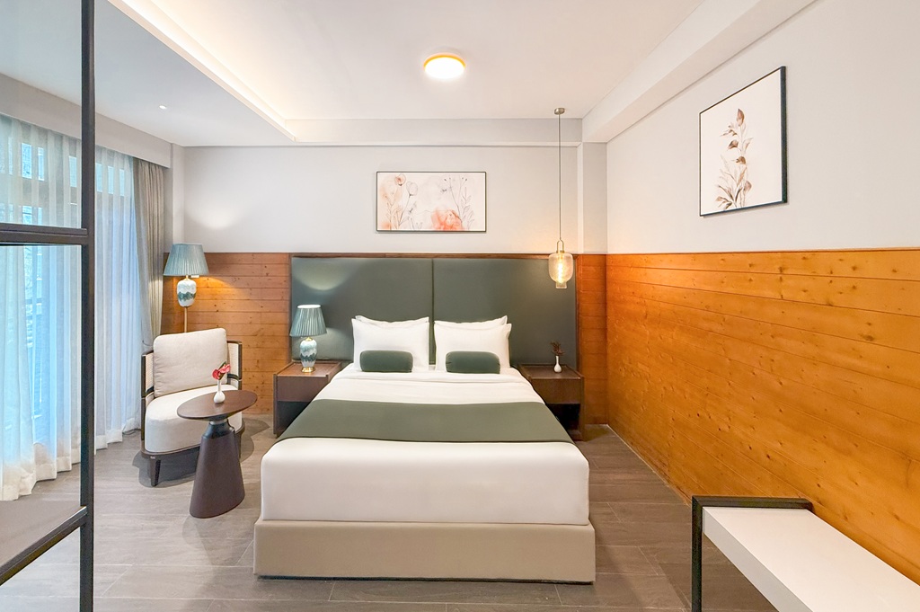 PREMIUM ROOM WITH BALCONY