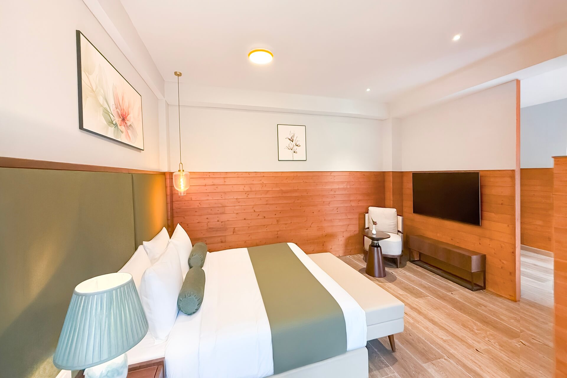 LUXURY SUITE VIEW ROOM WITH BALCONY thumb