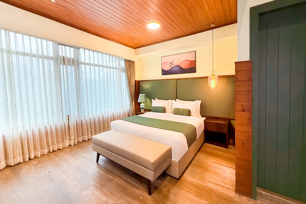 COTTAGE ROOM WITH BALCONY thumb