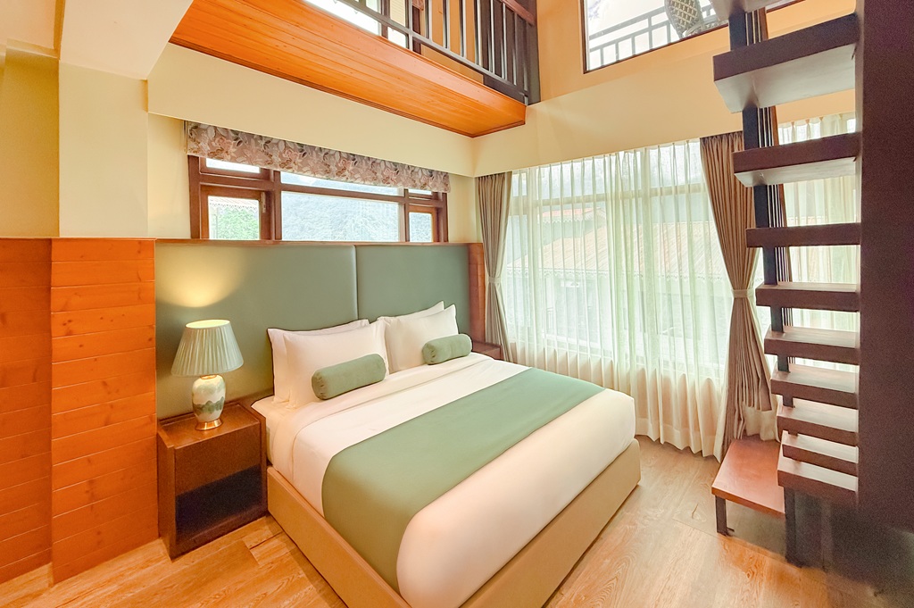 FAMILY DUPLEX VIEW ROOM WITH BALCONY