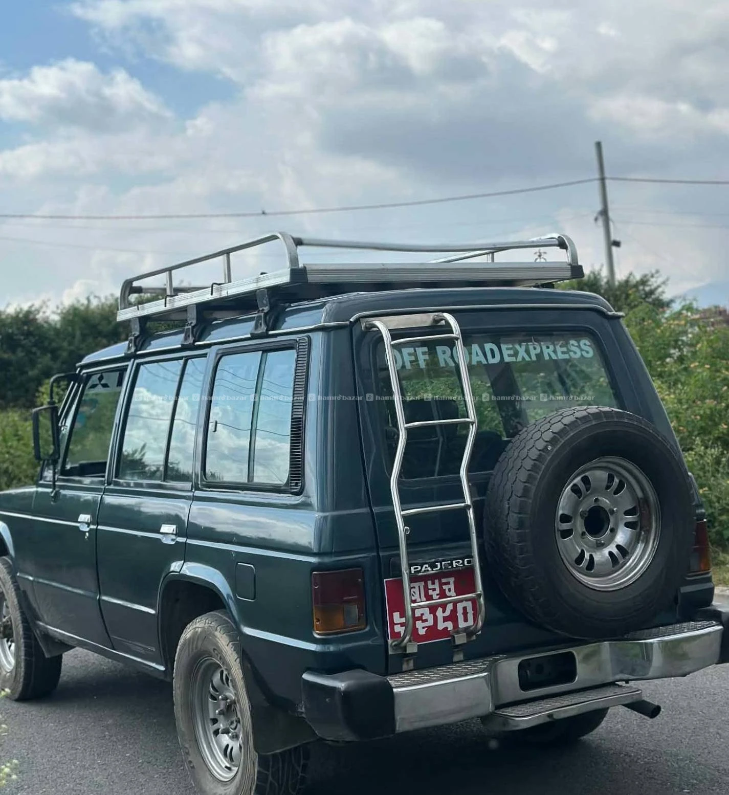 Pajero 1990 model 
9818846575 or 9768397661
7 seat
