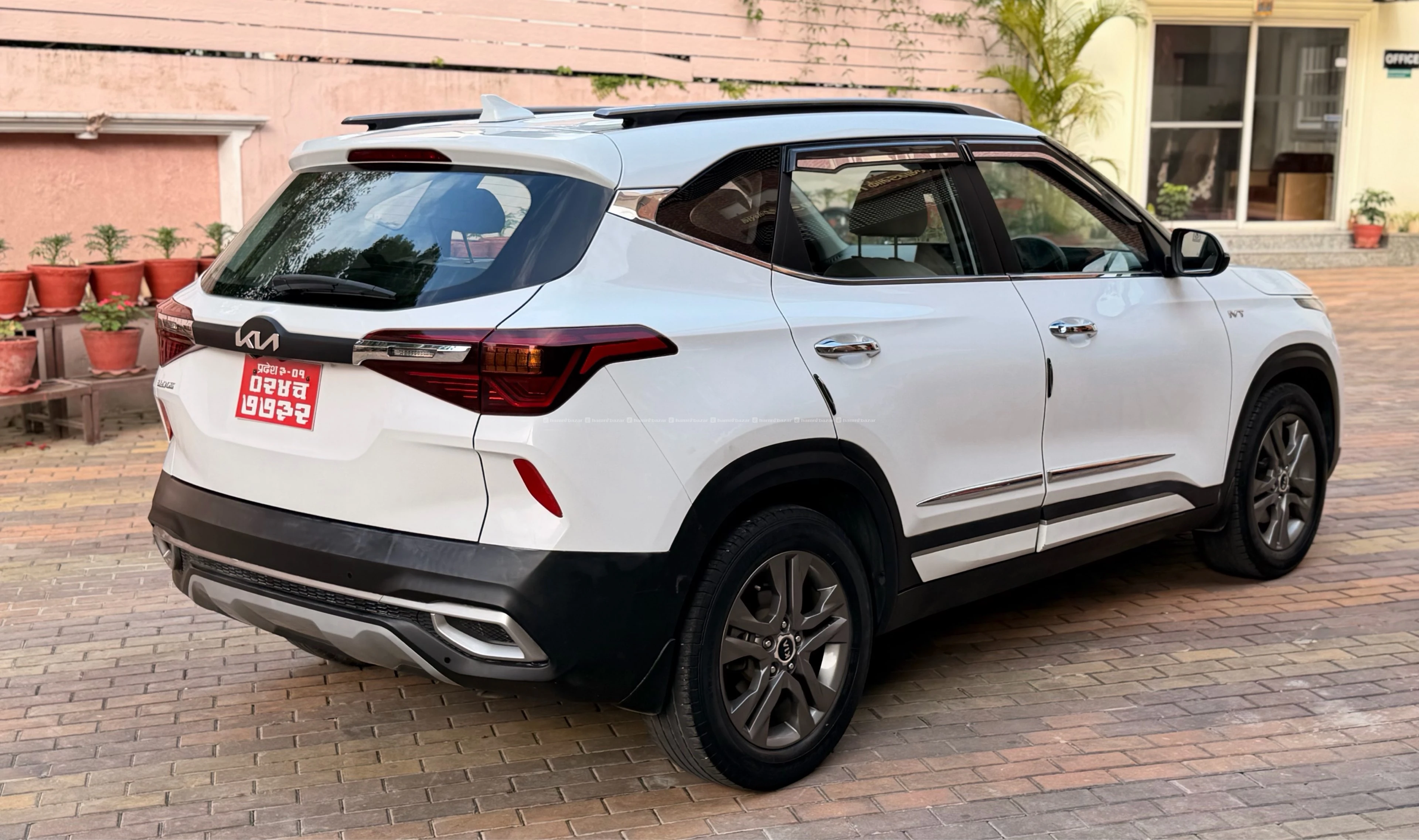 Kia seltos IVT Auto 2021 single hand km 40100 2