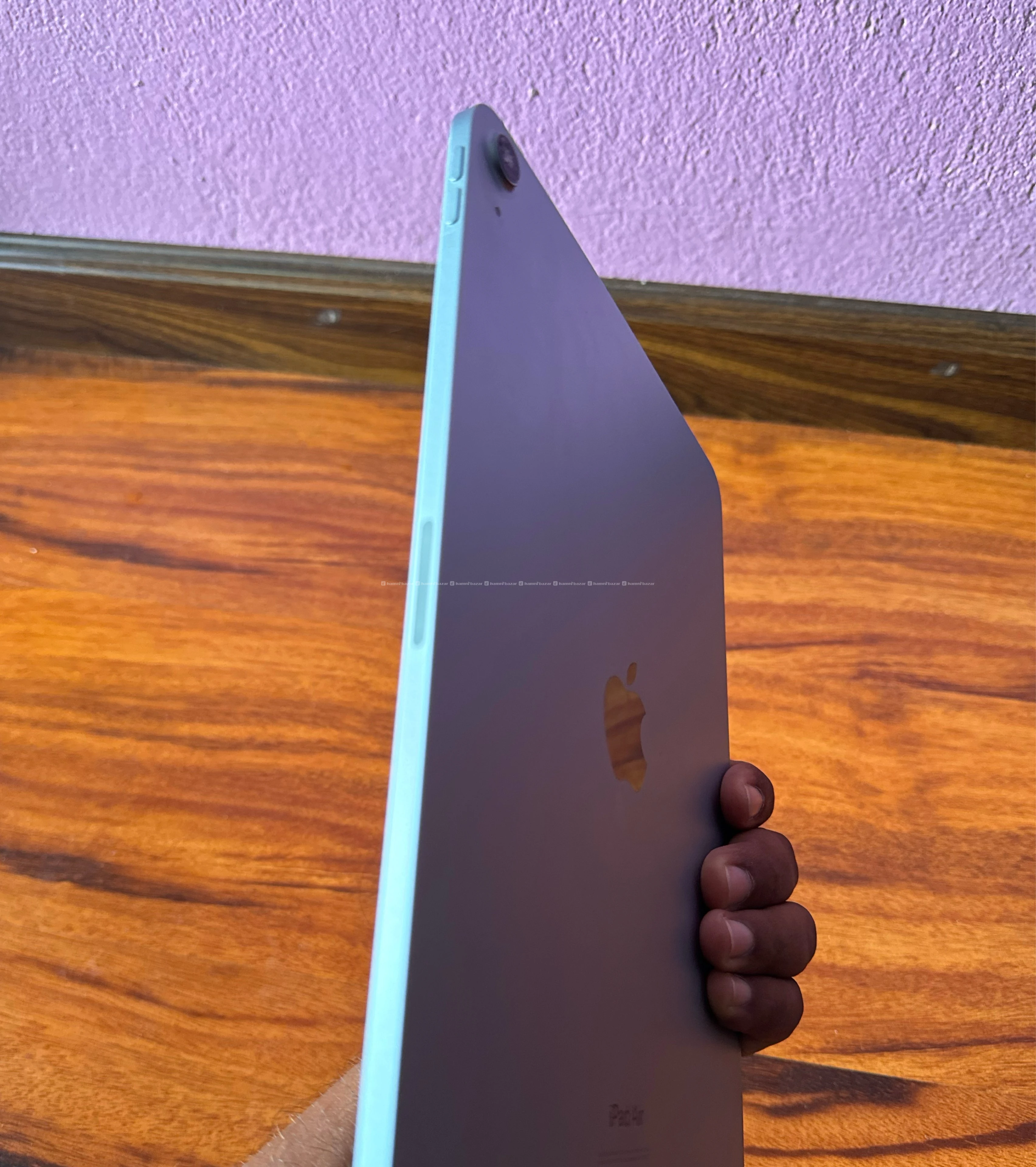 iPad Air M2 with Box and Brand New Keyboard Case 5