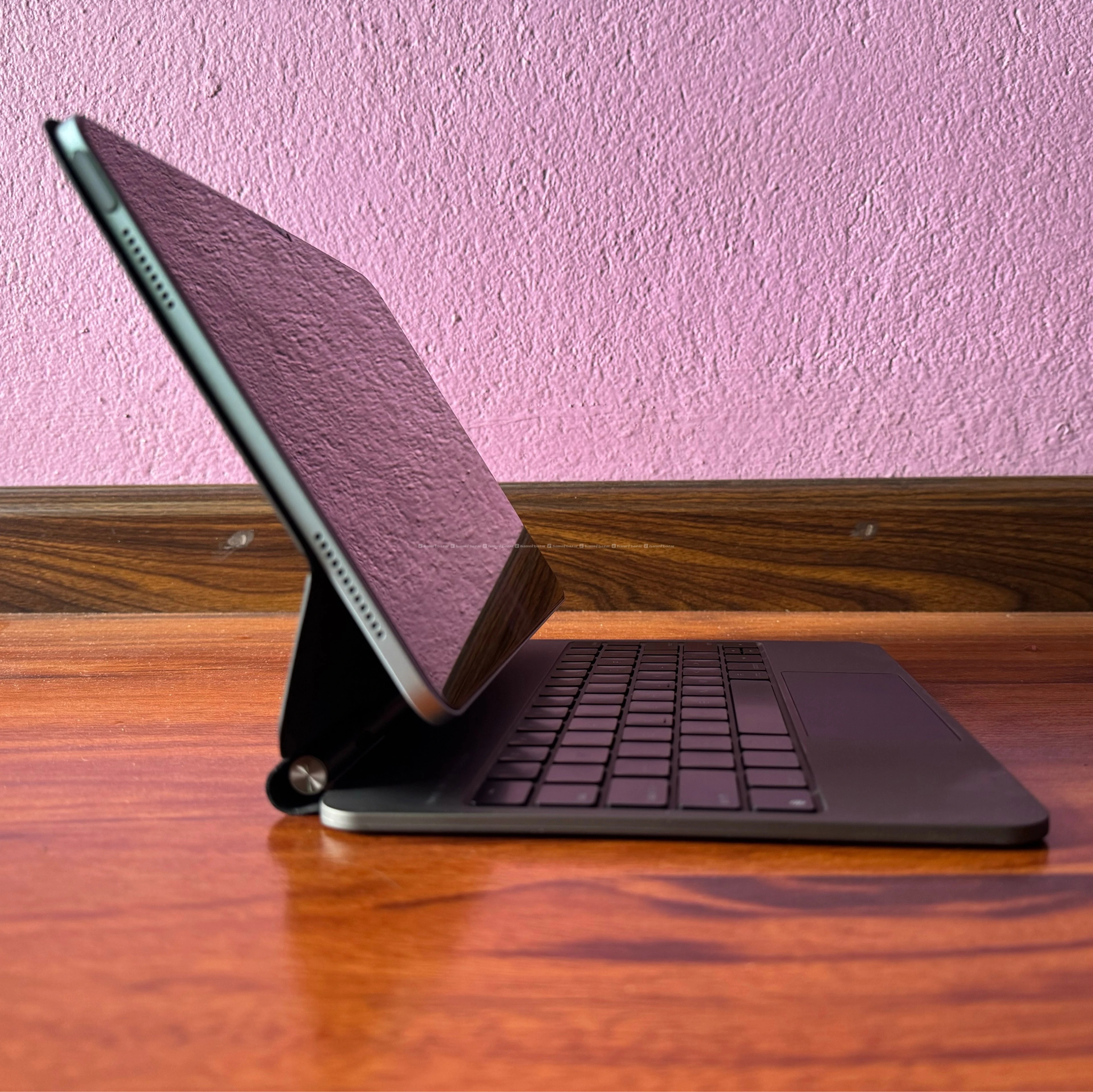 iPad Air M2 with Box and Brand New Keyboard Case 4