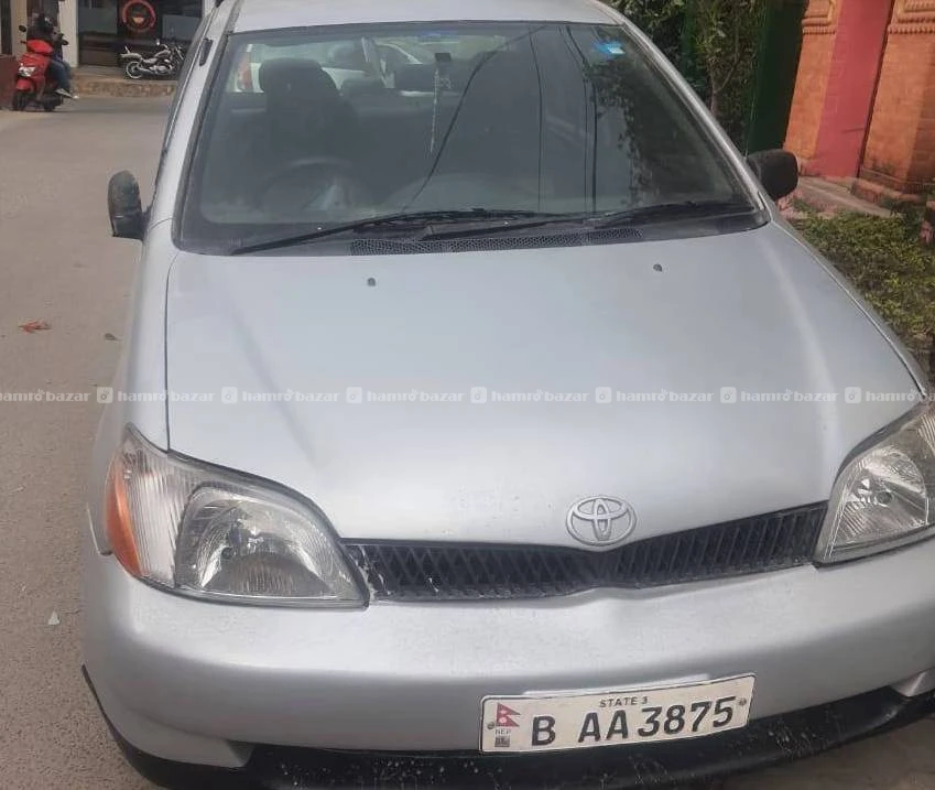 opel toyota car echo 2001 model . good condition 2