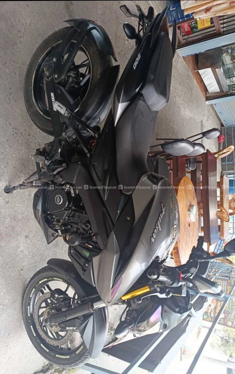 BAJAJ NS 200
